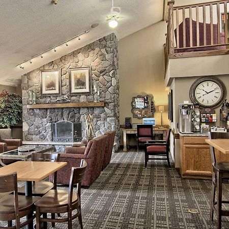 Blossom Hotel & Suites Traverse City Eksteriør billede