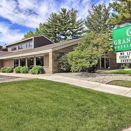 Blossom Hotel & Suites Traverse City Eksteriør billede