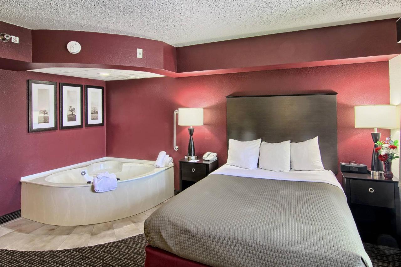 Blossom Hotel & Suites Traverse City Eksteriør billede