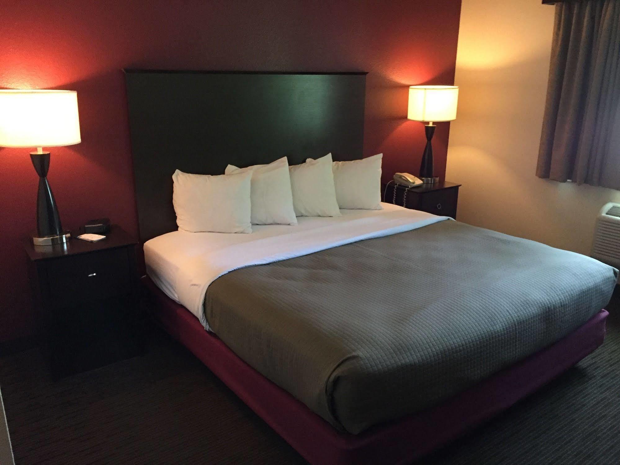 Blossom Hotel & Suites Traverse City Eksteriør billede