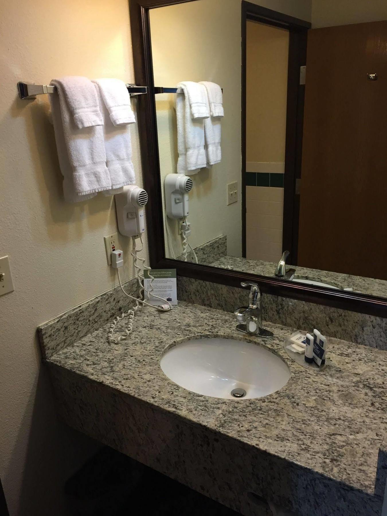 Blossom Hotel & Suites Traverse City Eksteriør billede