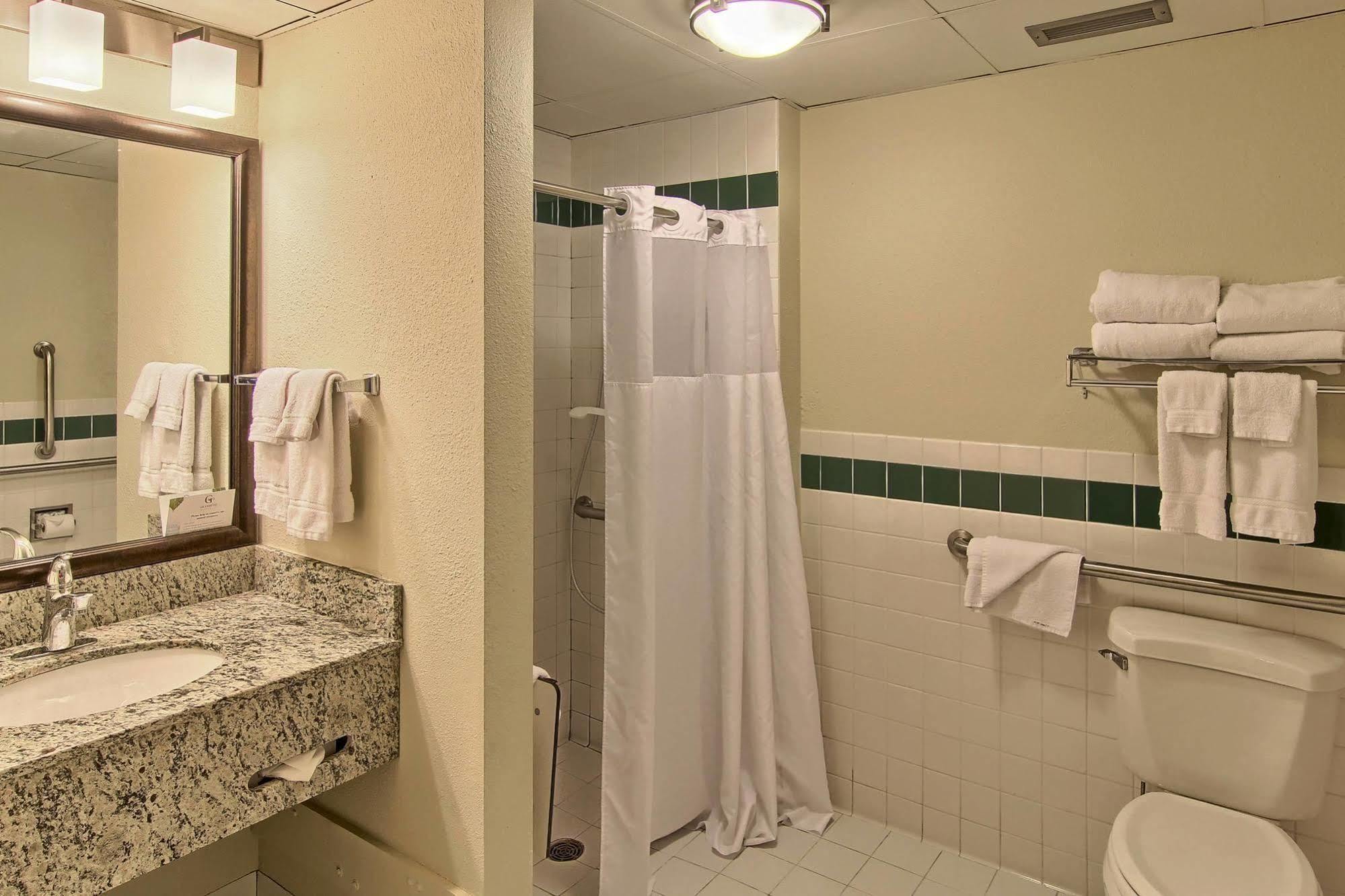 Blossom Hotel & Suites Traverse City Eksteriør billede