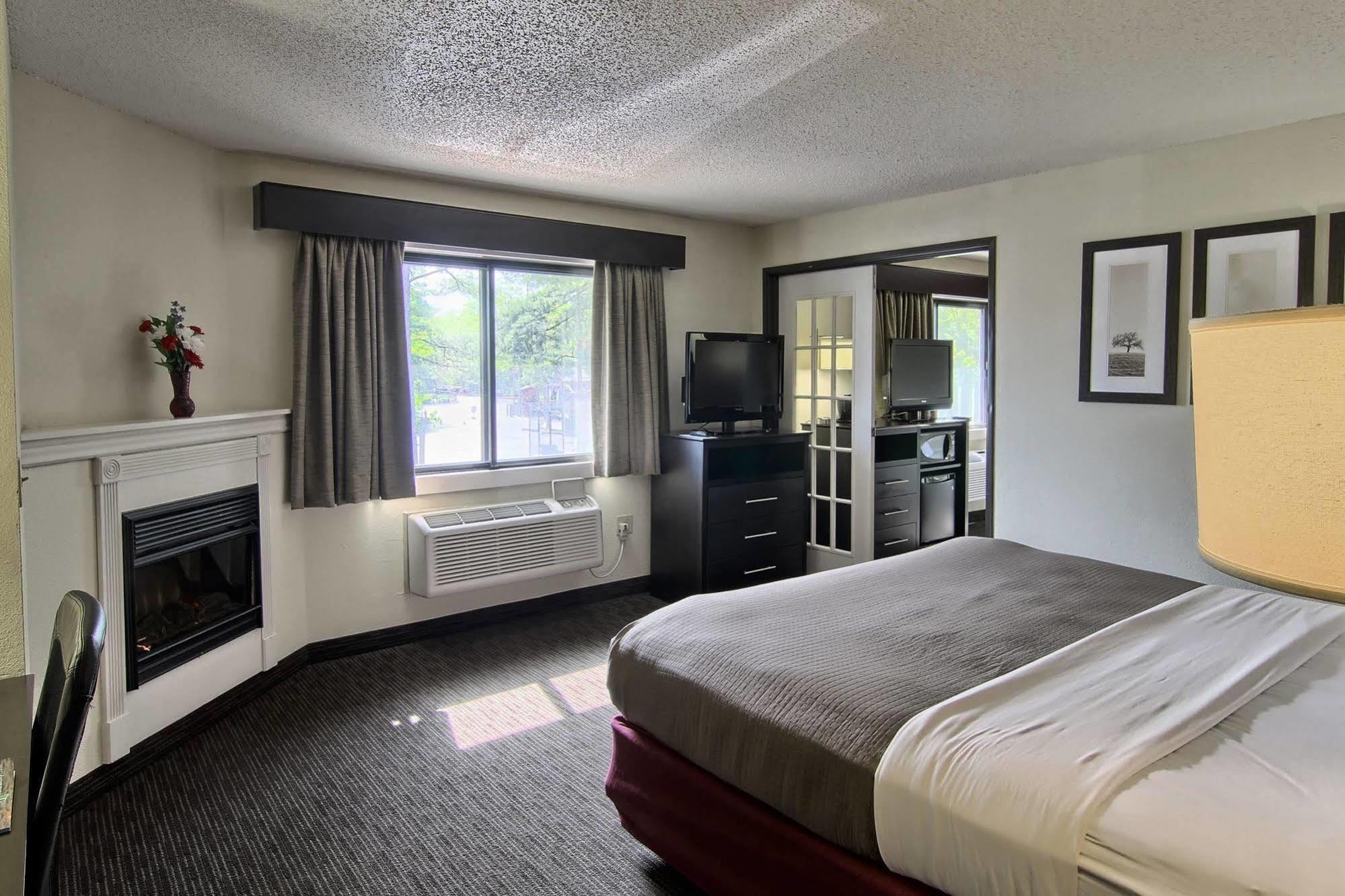 Blossom Hotel & Suites Traverse City Eksteriør billede