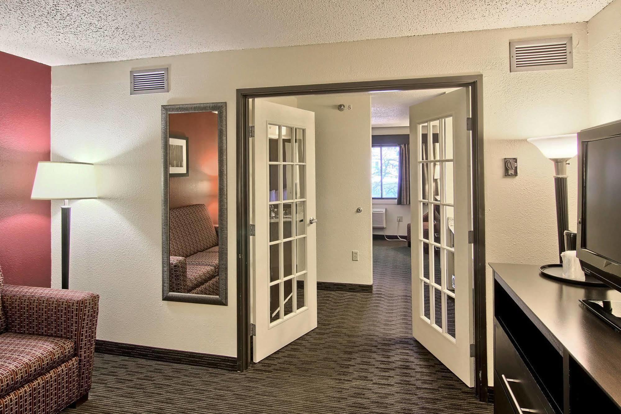 Blossom Hotel & Suites Traverse City Eksteriør billede