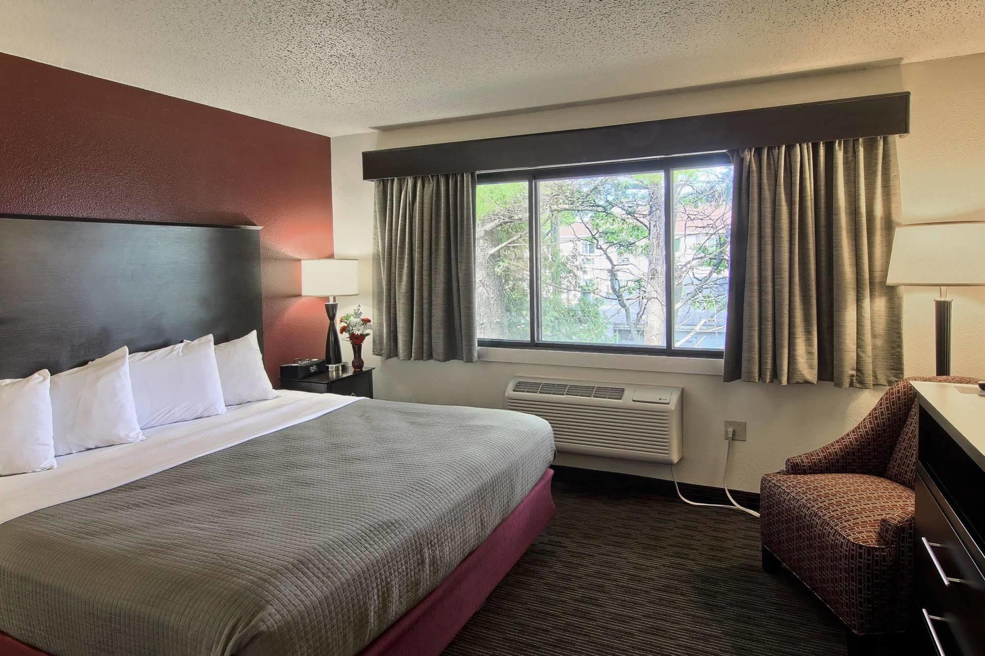 Blossom Hotel & Suites Traverse City Eksteriør billede