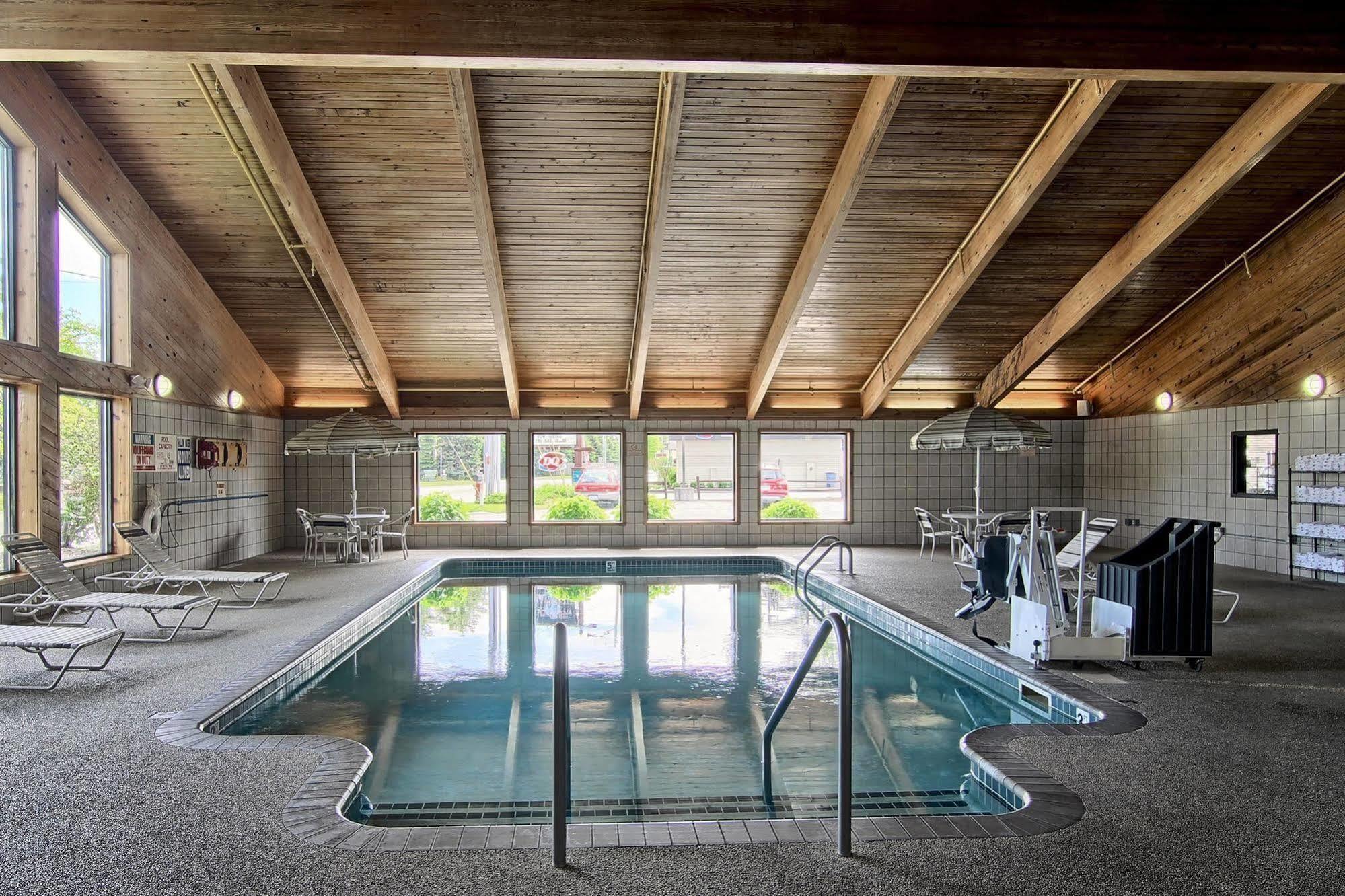 Blossom Hotel & Suites Traverse City Eksteriør billede